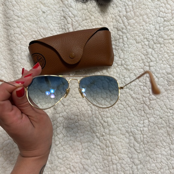 Authentic Ray-Ban Aviator - Picture 2 of 4